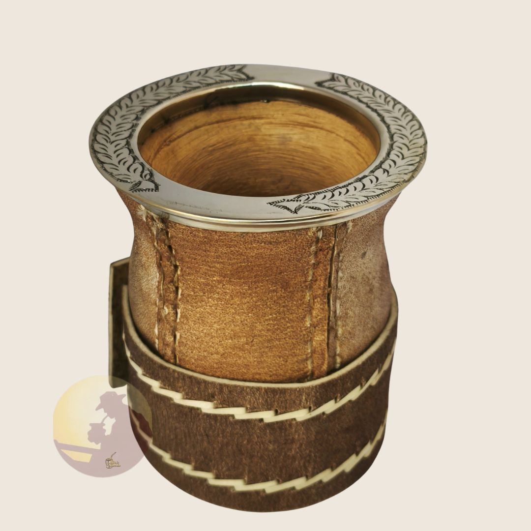 Camionero y Posamate de Cuero Crudo con Virola Cincelada - Imagen 7