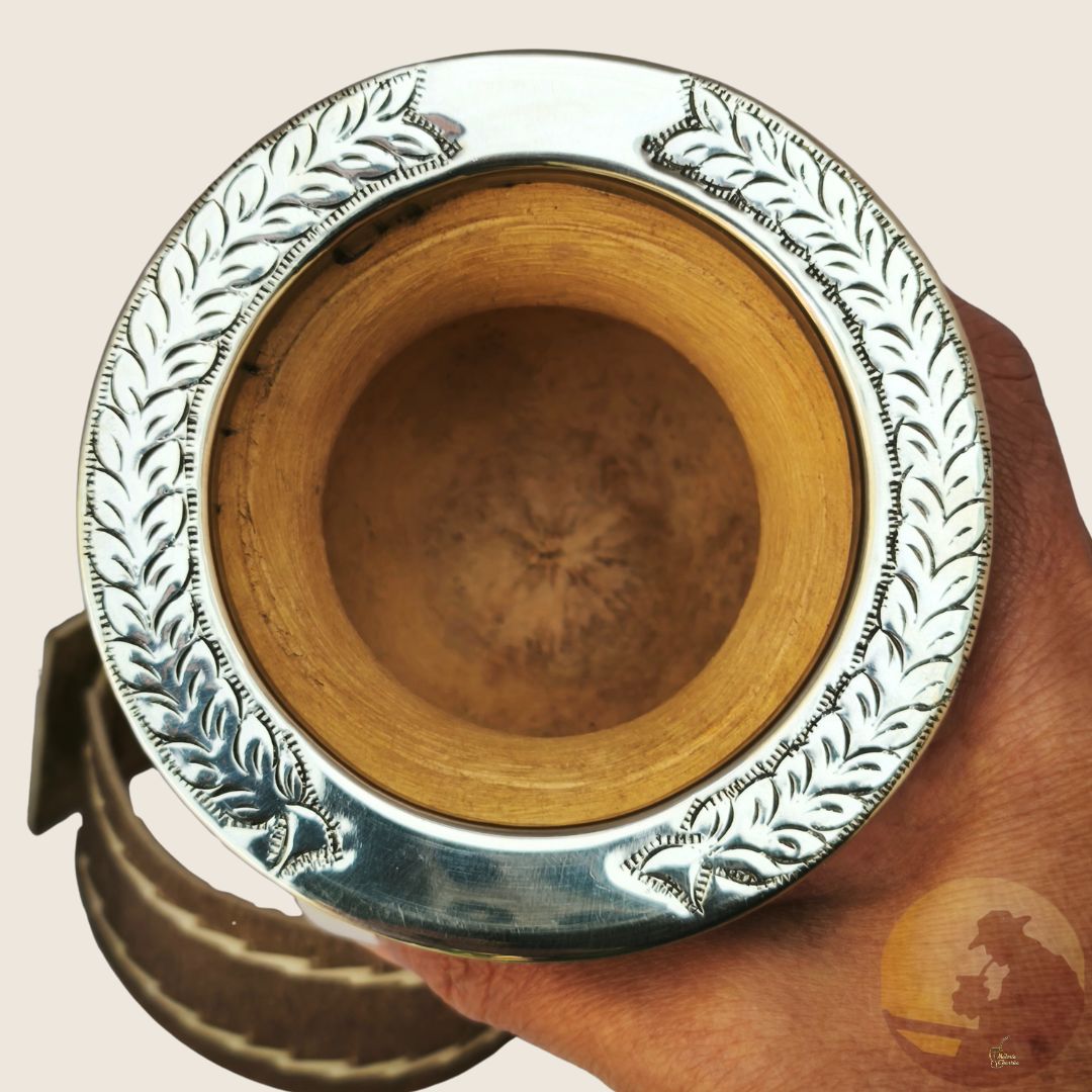 Camionero y Posamate de Cuero Crudo con Virola Cincelada - Imagen 8