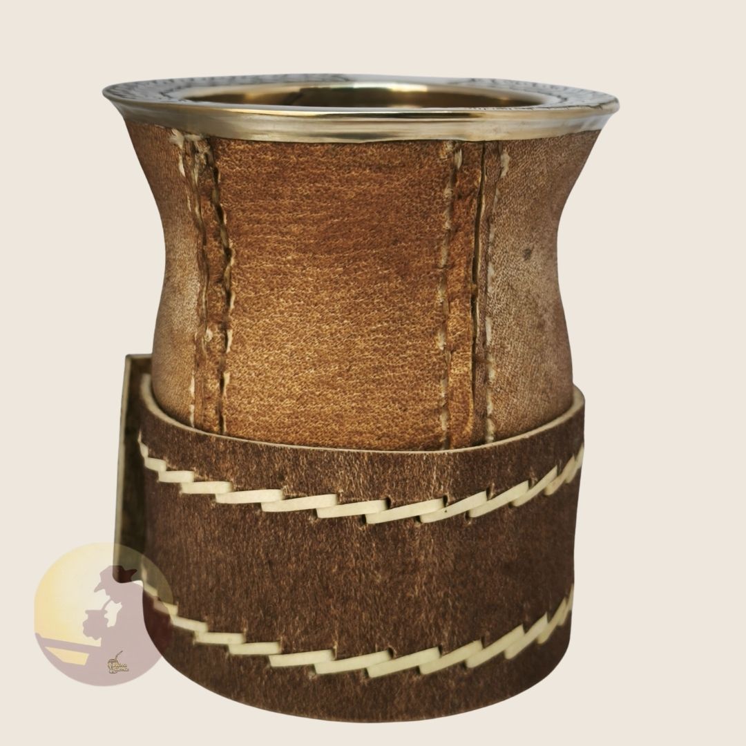 Camionero y Posamate de Cuero Crudo con Virola Cincelada