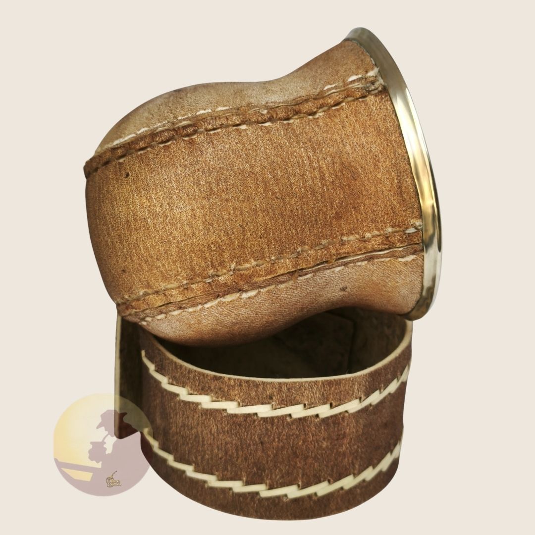 Camionero y Posamate de Cuero Crudo con Virola Cincelada - Imagen 4